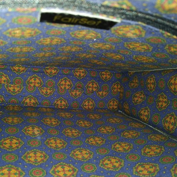 NEW Elegant Black Faux Leather Shoulder/Cross-Body Bag, Gold-tone Clasp - Picture 7 of 11